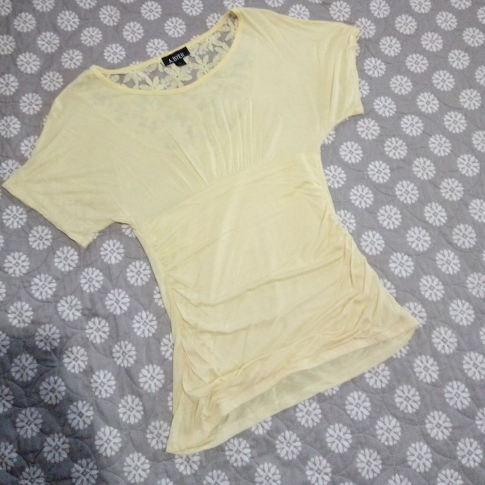 ❤️ SOLD ❤️Yellow Ruched Top - Picture 2 of 5